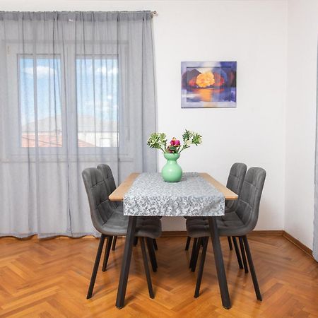 Apartments Lovric With Sea View คาชเตลา ภายนอก รูปภาพ