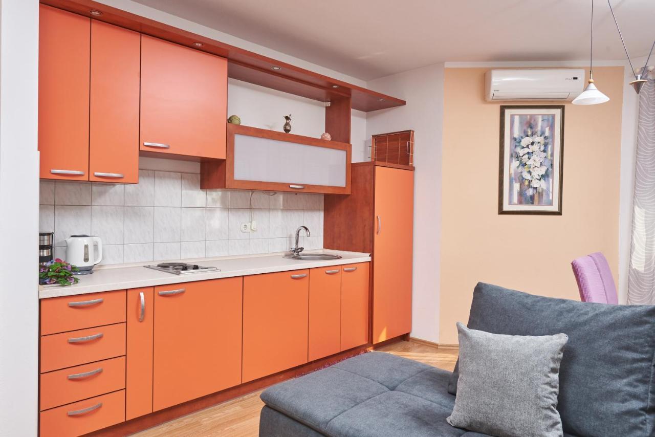 Apartments Lovric With Sea View คาชเตลา ภายนอก รูปภาพ