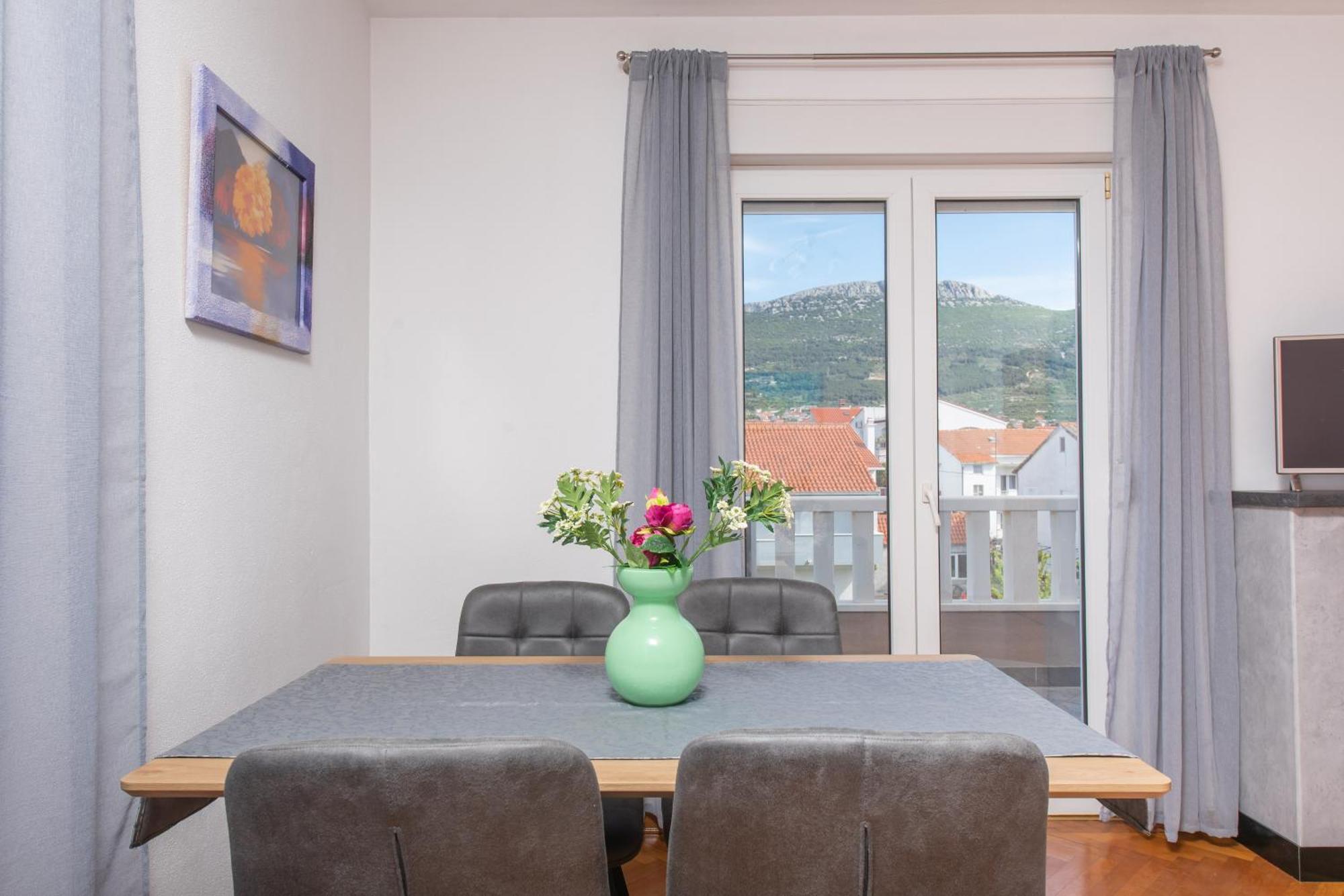 Apartments Lovric With Sea View คาชเตลา ภายนอก รูปภาพ