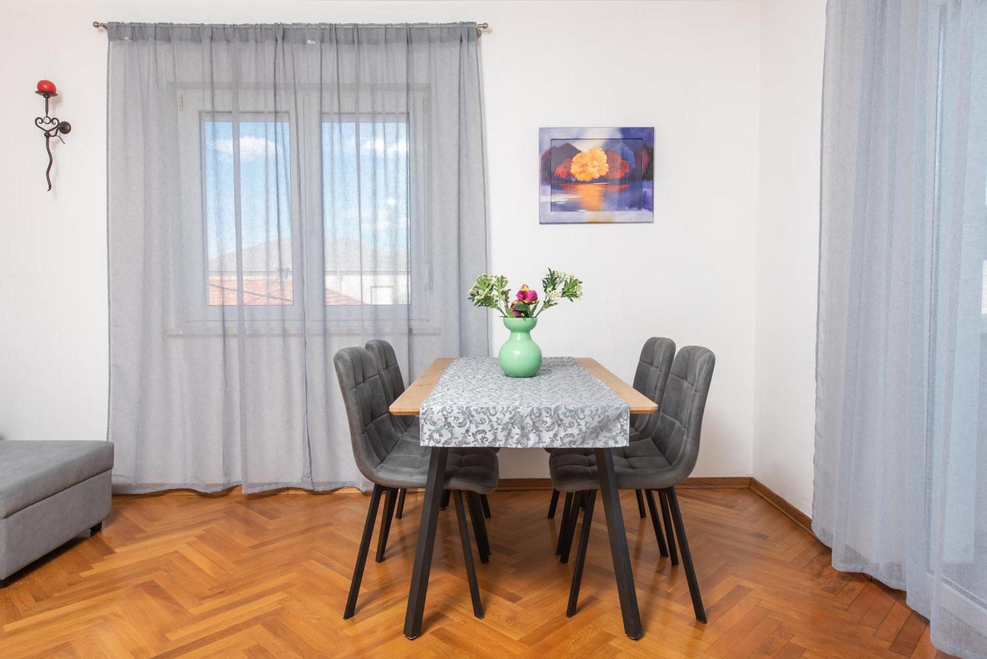 Apartments Lovric With Sea View คาชเตลา ภายนอก รูปภาพ