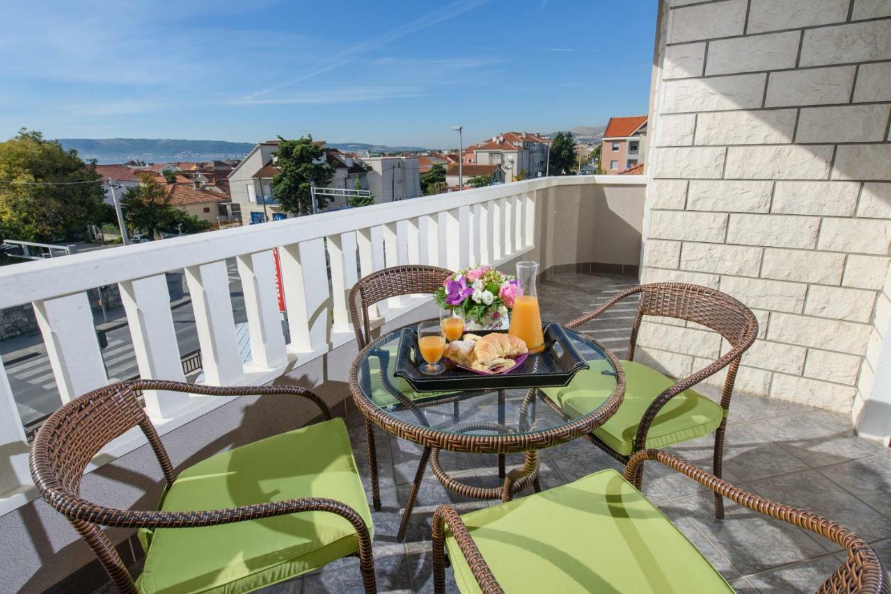 Apartments Lovric With Sea View คาชเตลา ภายนอก รูปภาพ